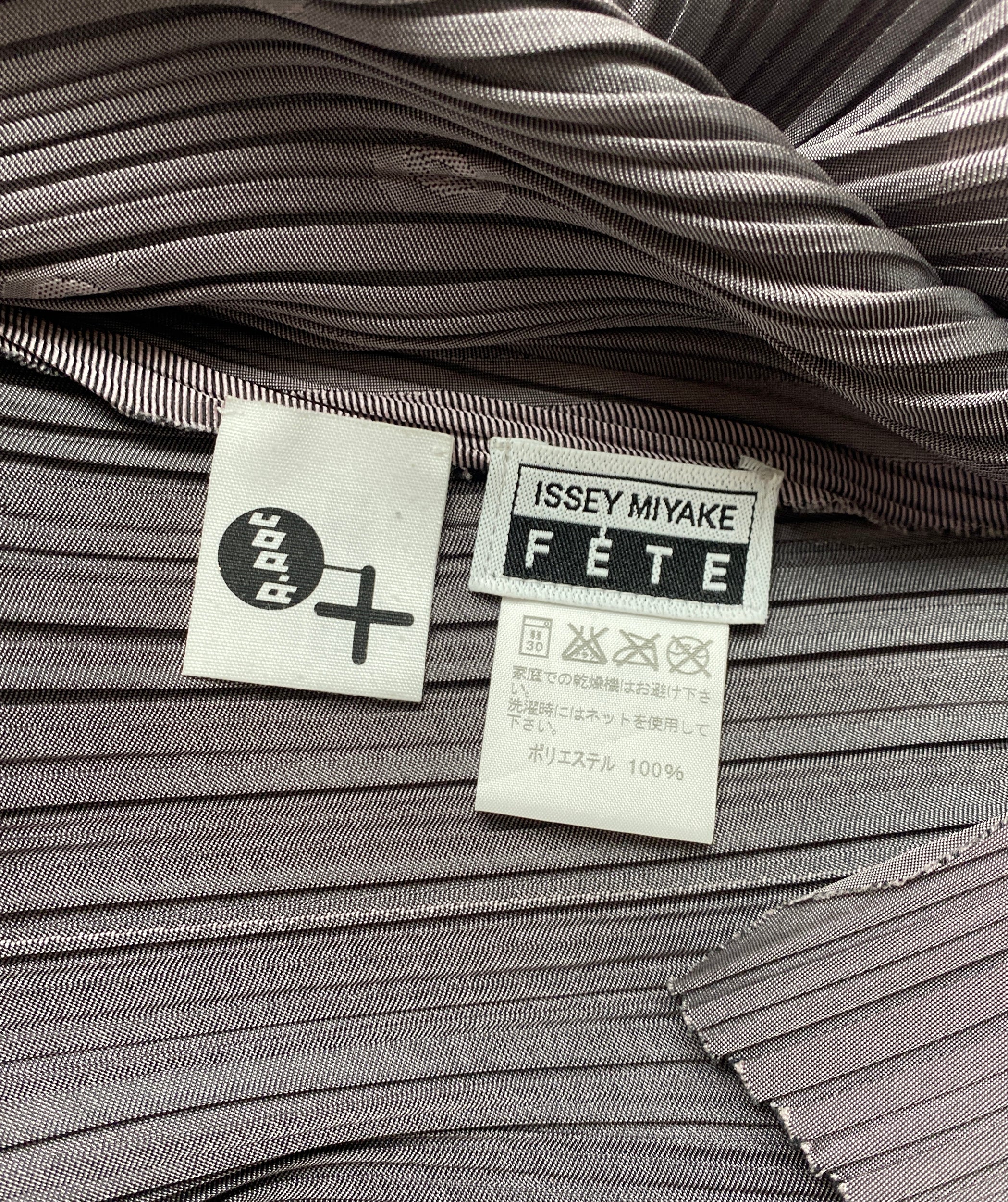 ISSEY MIYAKE FÈTE Pleated Top S – Archive Club