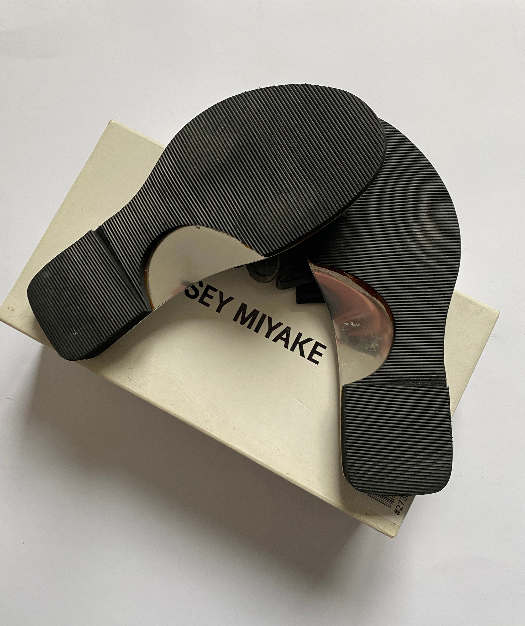 ISSEY MIYAKE Metal Slides 37